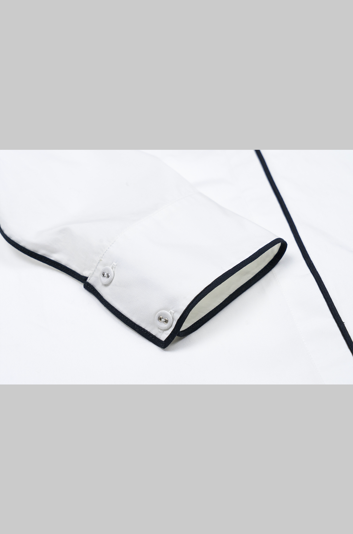 Chemise unisexe blanche en précommande