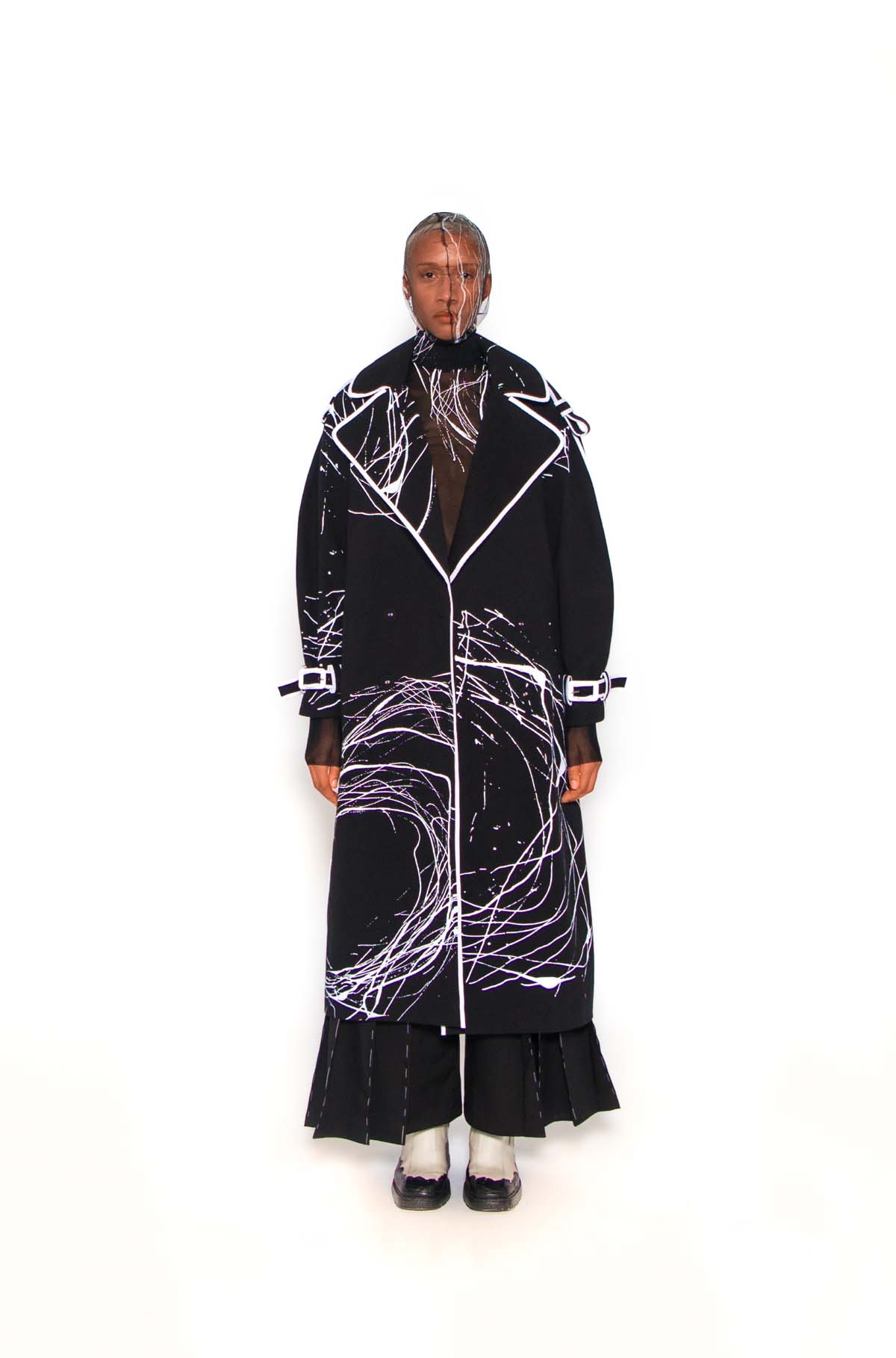 AOKI Black No Season 2023 trench coat for pre-order