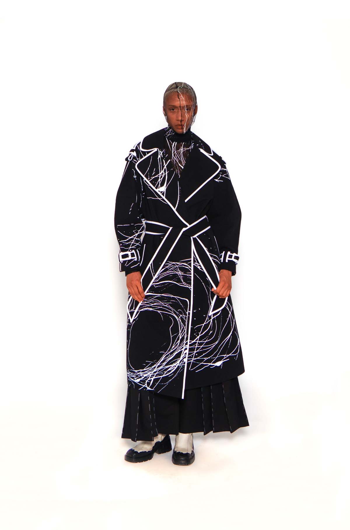 AOKI Black No Season 2023 trench coat for pre-order