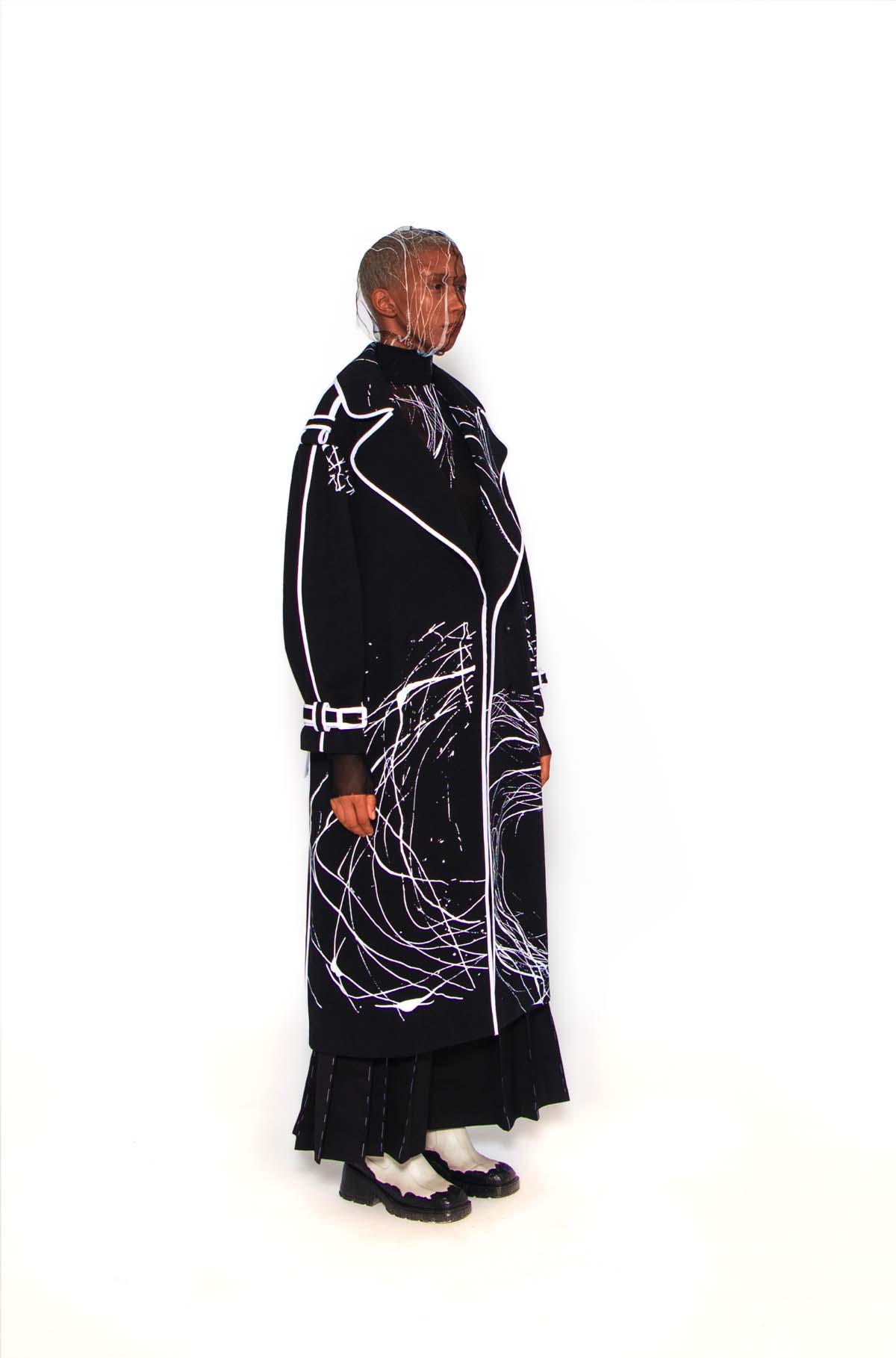 AOKI Black No Season 2023 trench coat for pre-order